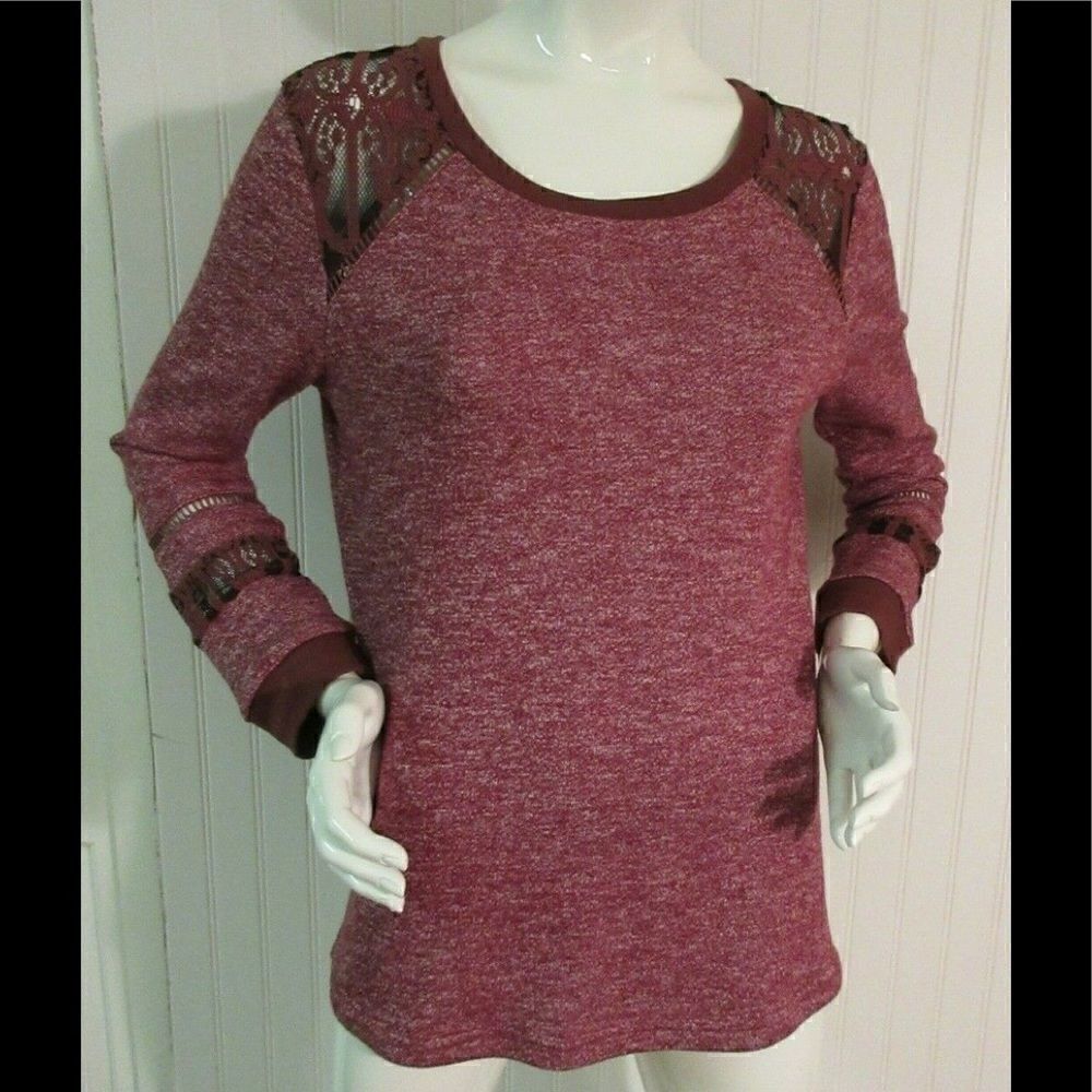 Hazel top lace accents on sleeves sz Med